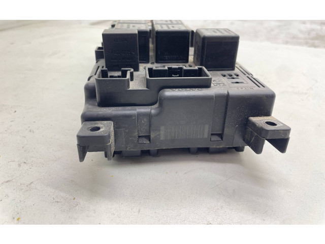 Блок предохранителей 30728008, 518828108   Volvo V70    