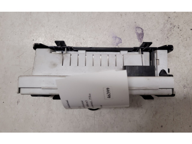 Дисплей 8200307273 Renault Clio III