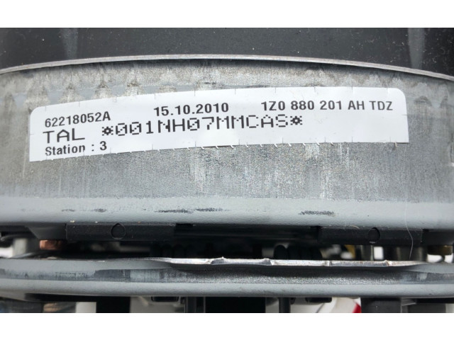 Подушка безопасности водителя 1Z0880201AH Skoda Octavia Mk2 (1Z)