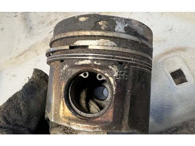 Поршень Renault Scenic II - Grand scenic II