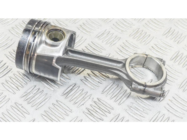 Píst 04L105401A, 04L107065A   Volkswagen Golf VII  pro naftový motor 2.0 CRLB 