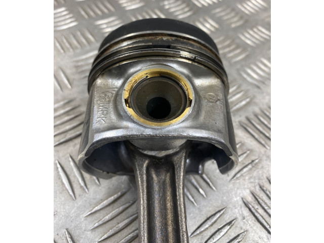  Поршень с шатуном CRLB 02604LA  Audi A3 S3 8V  