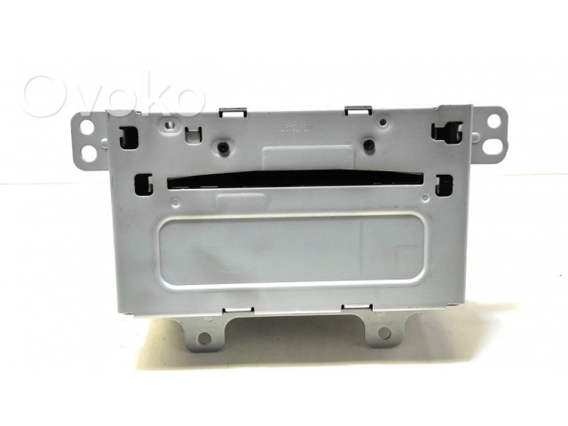 Радио/ проигрыватель CD/DVD / навигация