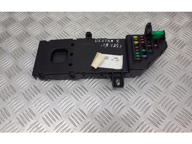 Pojistková skříňka 13223679 Opel Vectra C