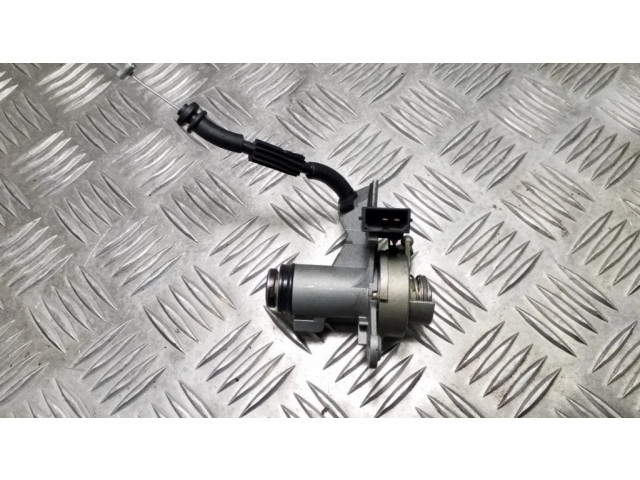 Замок задней крышки (наружный)