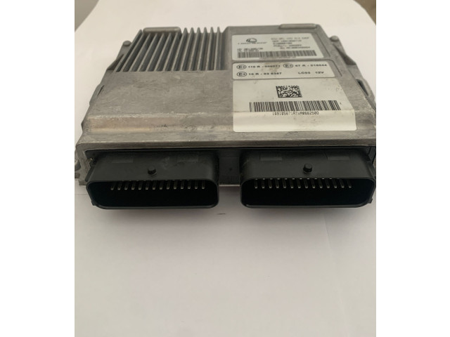 Блок управления двигателем ECU 169105671R, 110R006071 Dacia Duster III