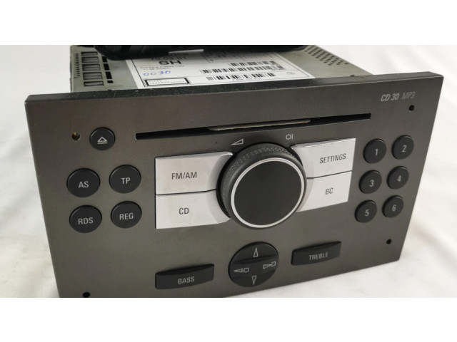 Радио/ проигрыватель CD/DVD / навигация