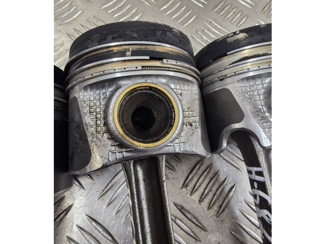 Поршень с шатуном 02604LA2 Volkswagen Golf VII