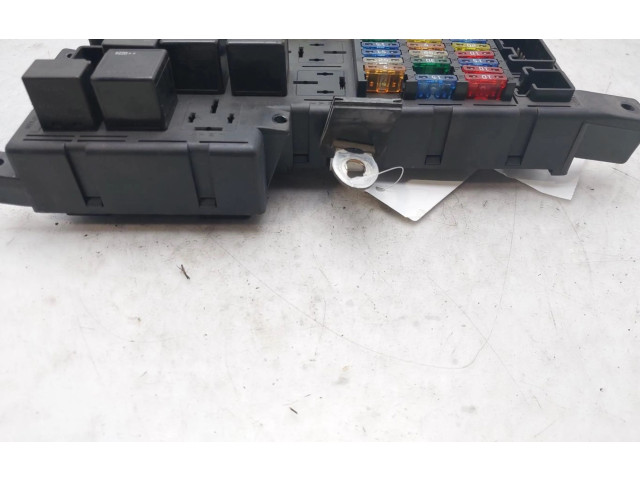 Блок предохранителей 8678449   Volvo S80