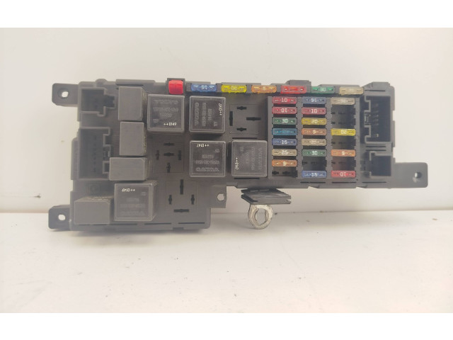 Блок предохранителей 8637841, 518717004   Volvo S80    
