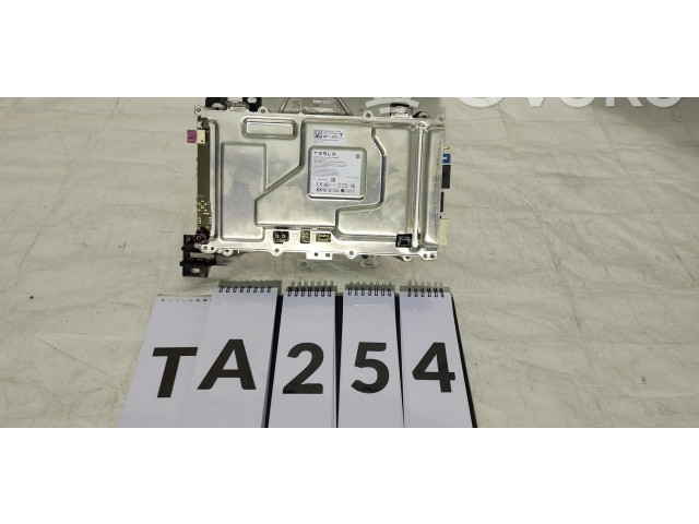 Řídící jednotka 1684435-00-J   Tesla Model 3 2021