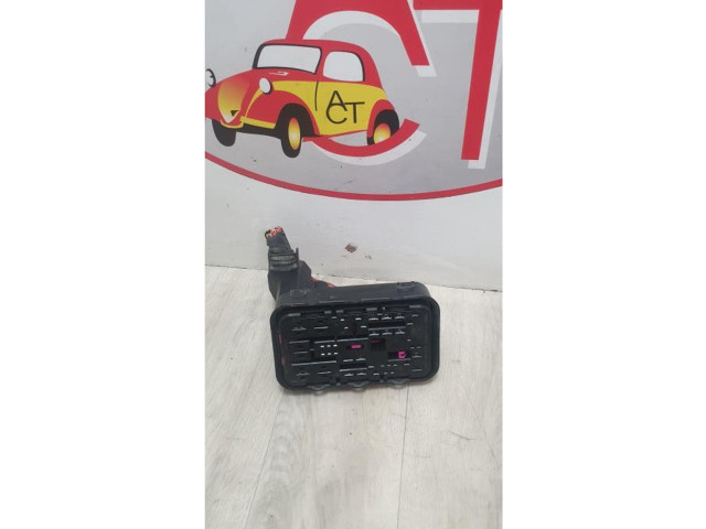 Pojistková skříňka Audi RS3 8PA 2010