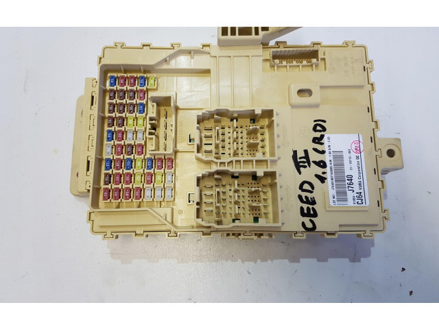 Блок предохранителей  91950-J7640   KIA Ceed    