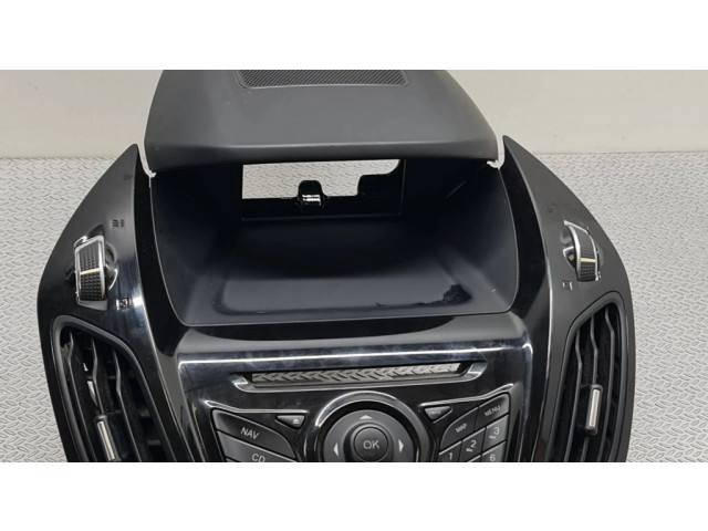 Радио/ проигрыватель CD/DVD / навигация