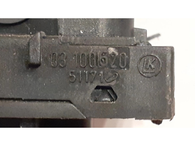 Кнопка крюка в багажнике