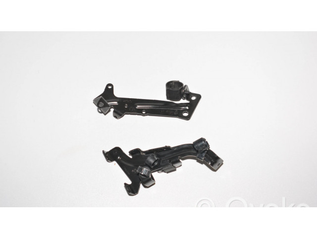 Другая деталь отсека двигателя