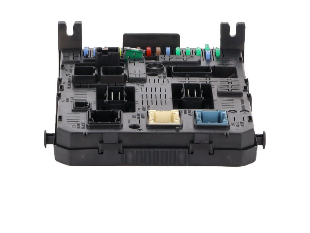 Pojistková skříňka 657064 Peugeot 3008 2010