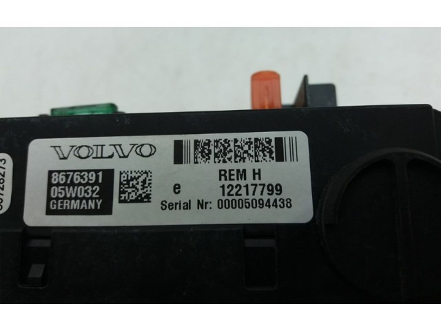 Блок предохранителей  8676391, 8676391   Volvo XC90    