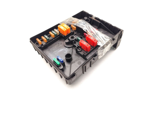   Pojistková skříňka 1K0937125A, 1K0937808E   Volkswagen Tiguan 2008