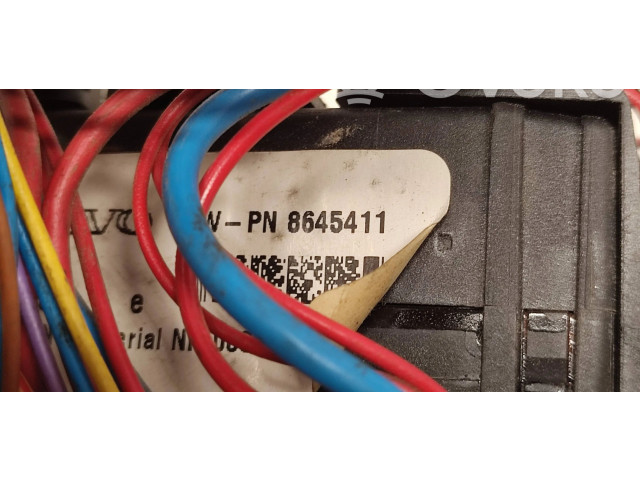 Блок предохранителей  8645411   Volvo V70    