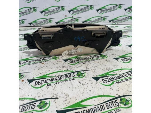 Панель приборов    Dacia Logan I       