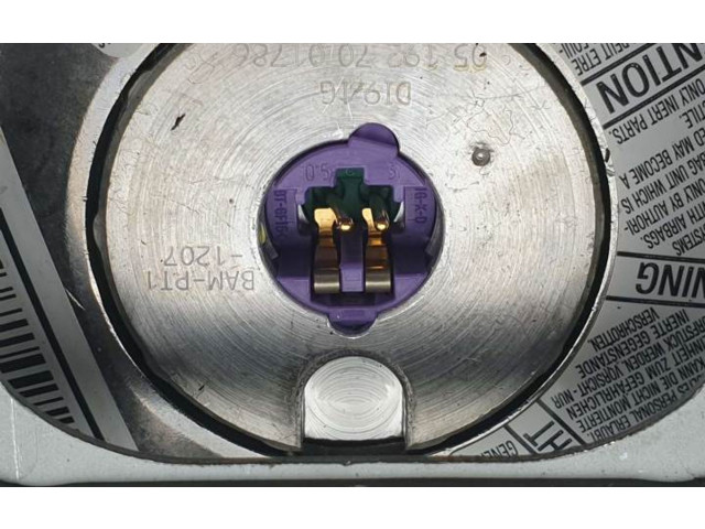 Подушка безопасности водителя 1K0880201Q   Volkswagen Touran I