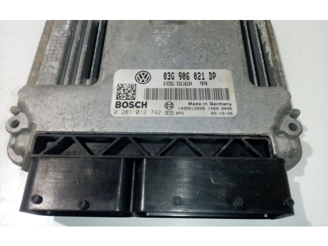 Řídící jednotka 03G906021DP, 0281012742 Volkswagen Passat Alltrack