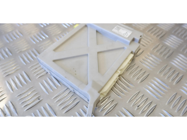   Pojistková skříňka 8273030L40   Lexus GS 250 350 300H 450H 2013