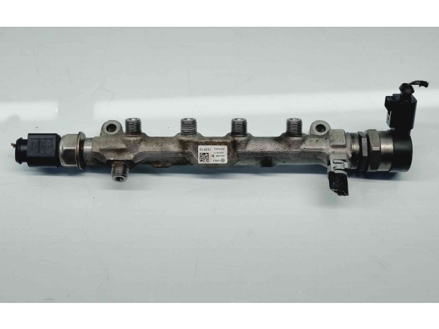 Топливная рампа 04L089B Skoda Octavia Mk3 (5E)