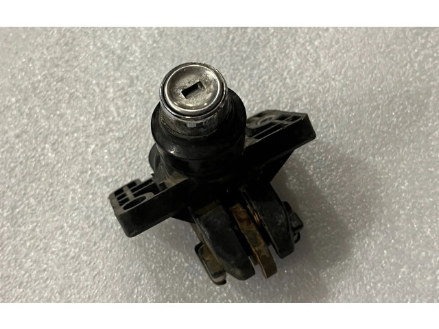 Замок багажника     Mercedes-Benz 190 W201 1982 - 1993 года