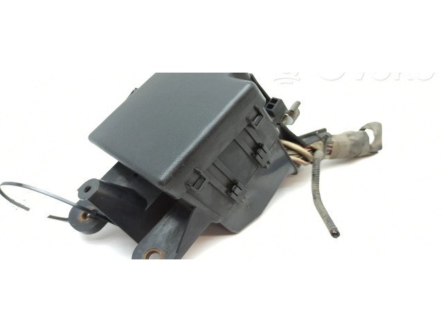 Блок предохранителей  3284, 3933   Lexus LS 430    