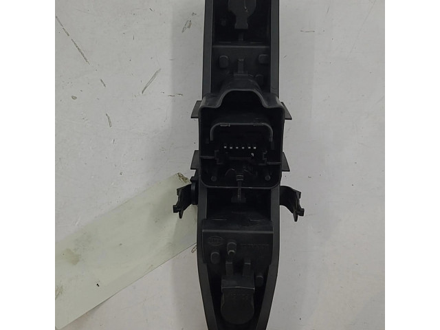 Держатель крышки лампы заднего фонаря