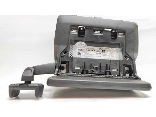 Радио/ проигрыватель CD/DVD / навигация