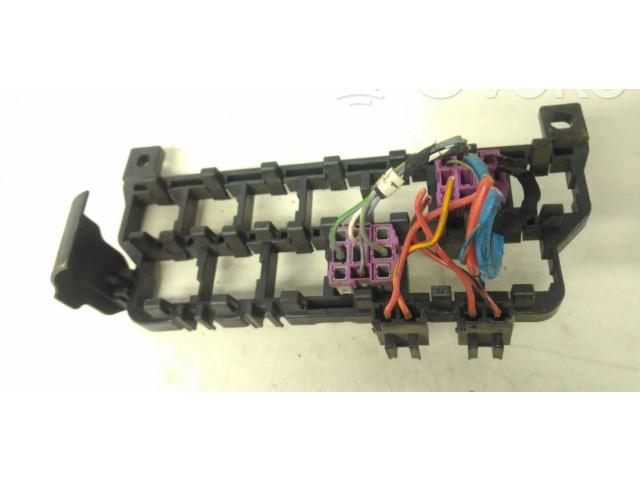 Блок предохранителей 8d0937503e Volkswagen Golf IV