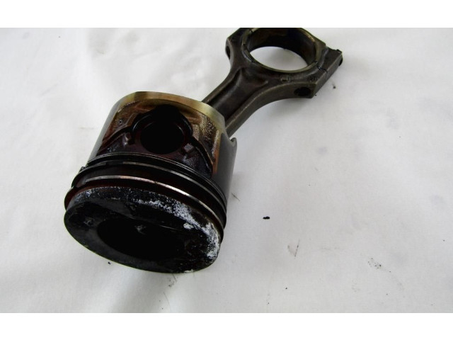 Píst 11258580699 BMW 5 F10 F11