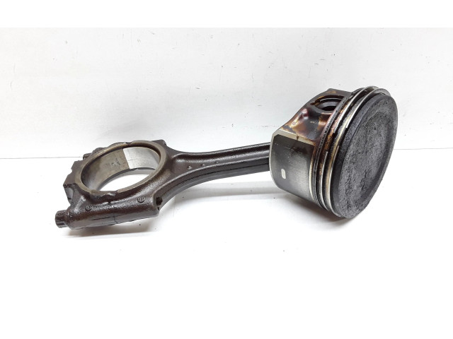  Поршень с шатуном    Volvo V70  