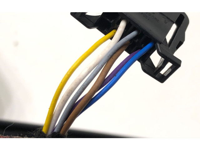 Зеркало электрическое Skoda Fabia Mk3 (NJ) 2015 - 2021 года