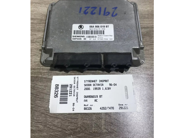 Řídící jednotka 06a906019bt, 5wp444503 Skoda Octavia Mk2 (1Z) 2004