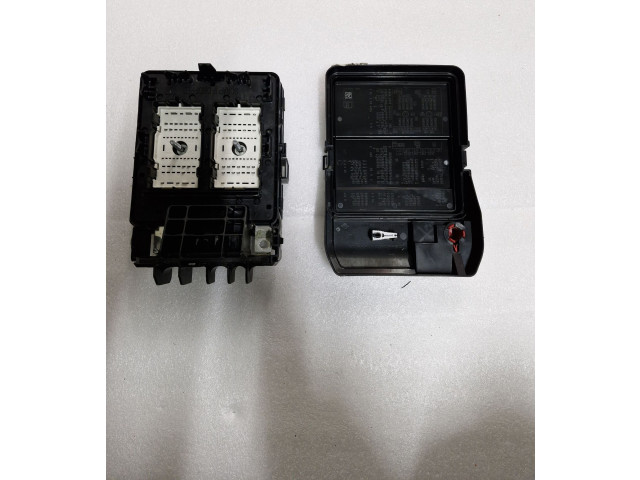 Блок предохранителей  68347002AE   Jeep Grand Cherokee WL    