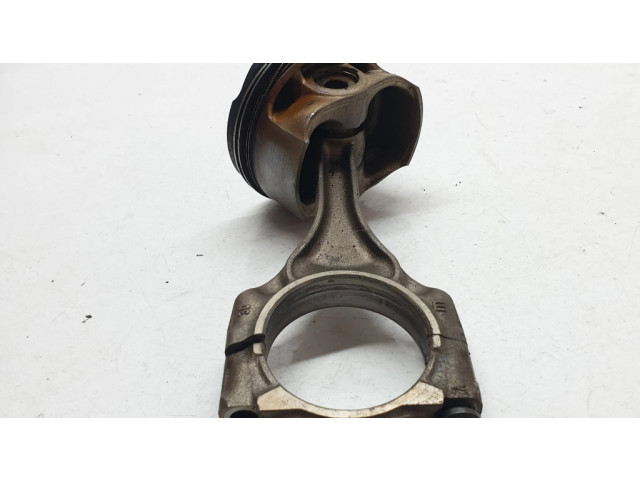 Píst 784323704 BMW 7 F01 F02 F03 F04 pro benzínový motor 4.4 N63 B44 A