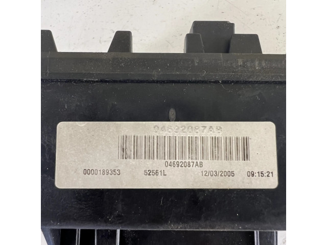 Блок предохранителей 04692087AB Jeep Grand Cherokee (WK)