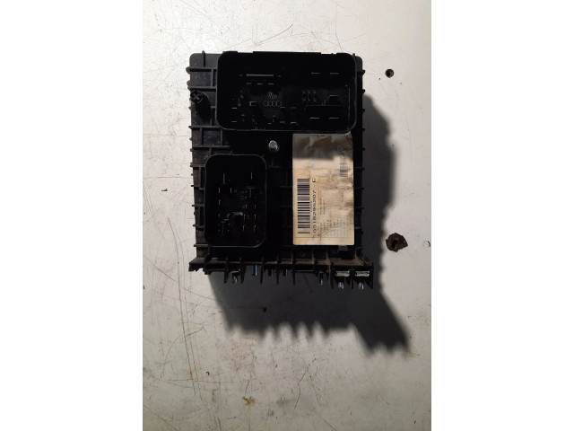 Блок предохранителей  1K0937804B, 1K0937800C   Volkswagen Touran I    