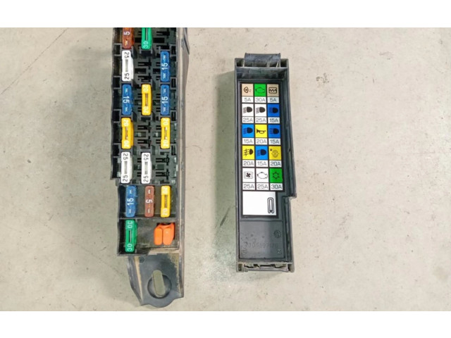 Блок предохранителей Renault Clio I