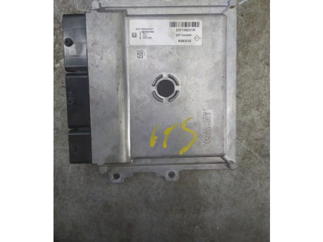 Комплект блоков управления 681037125R Dacia Sandero