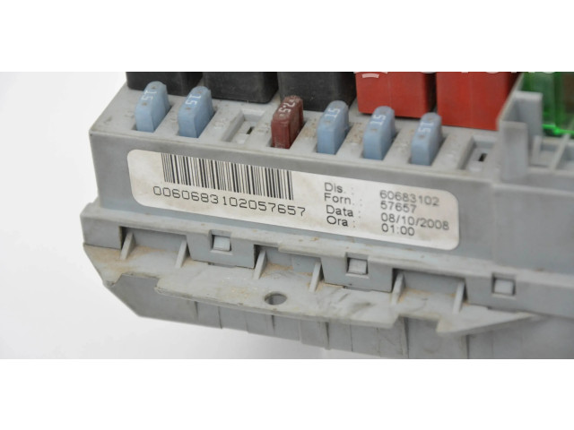 Блок предохранителей 60683102   Alfa Romeo 166    