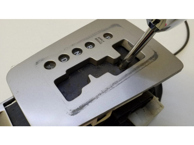 Механизм переключения передач (кулиса) (в салоне)