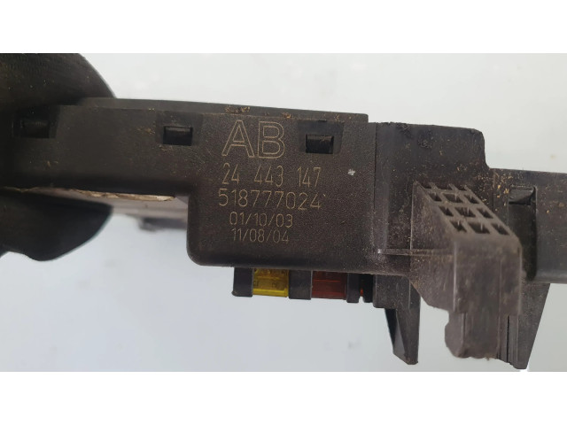 Блок предохранителей 24443147, 13165970 Opel Vectra C