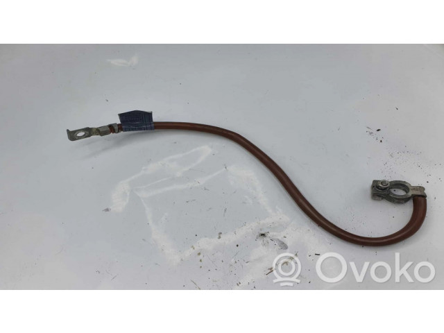 Плюсовый провод (аккумулятора)