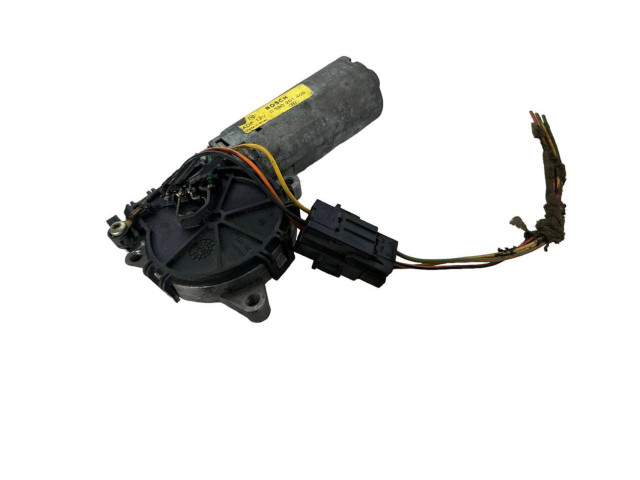 Моторчик заднего дворника 0390201409    Volvo V70