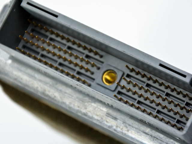 Блок управления двигателем Блок управления 95GB-12A650-CC   Ford Scorpio